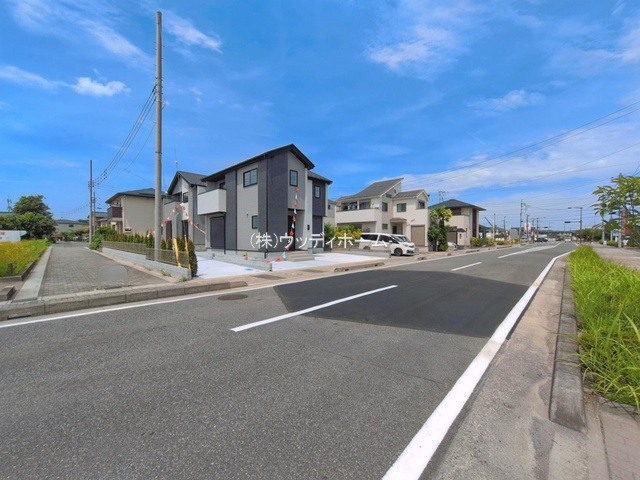 越谷市大道2期　新築一戸建て　1号棟の前面道路含む現地写真