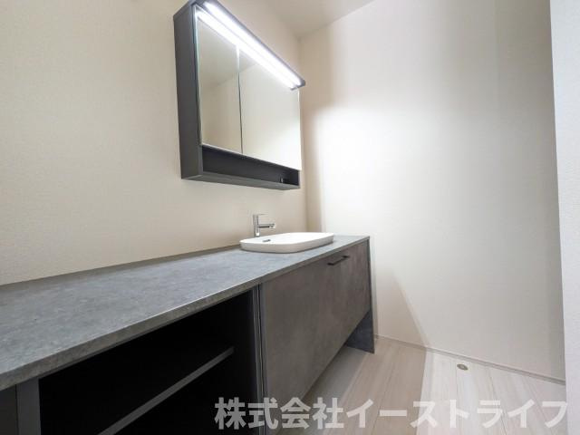 【新築戸建】　いわき市平上荒川第4　長期優良住宅の独立洗面台|2号棟写真　注文住宅のような独立洗面台は日々の生活の中で気持ちをあげてくれること間違いなし！
