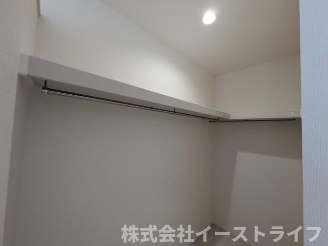 【新築戸建】　いわき市若葉台2丁目第5　全2棟　長期優良住宅の収納|1号棟写真　季節ごとの入れ替えが不要なウォークインクローゼットは、こたつや扇風機、またお絵描きや工作などお子様との思い出もたっぷり収納できます。
