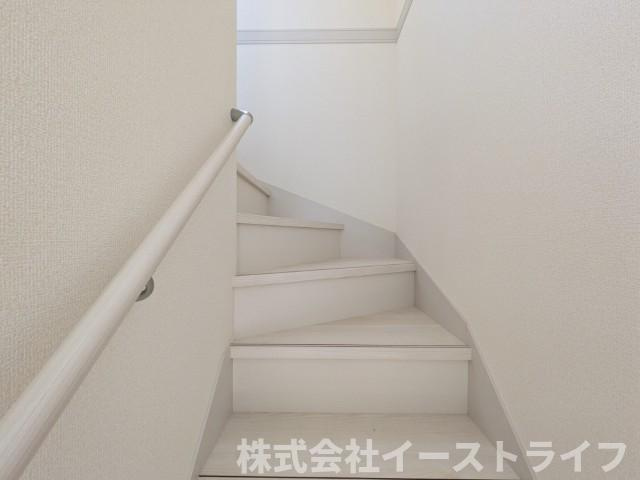 【新築戸建】　いわき市若葉台2丁目第5　全2棟　長期優良住宅の内装|1号棟写真　階段には手すりが付いているので上り下りも安心です。