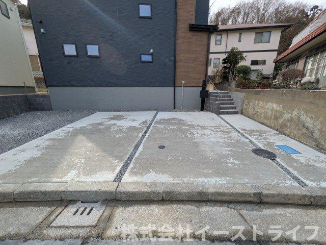 【新築戸建】　いわき市若葉台2丁目第5　全2棟　長期優良住宅の駐車場|1号棟写真　カースペースです。3台駐車可能（車種による）