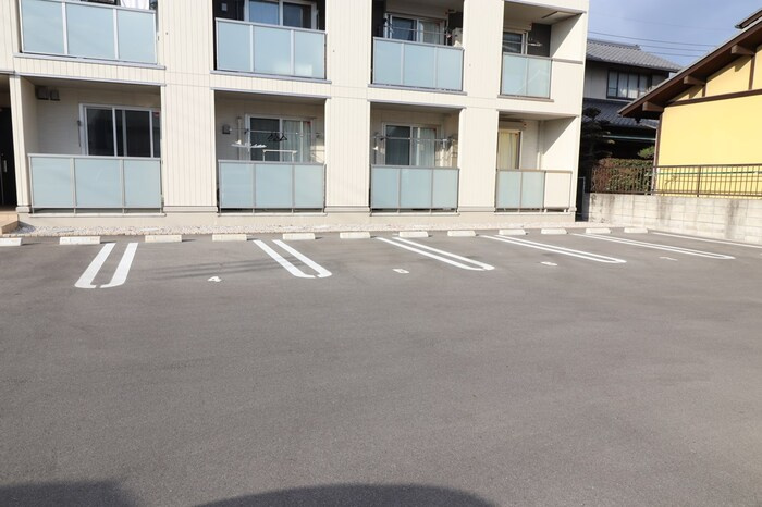ｂｏｎｈｅｕｒ　ａ　ｖｏｕｓの駐車場