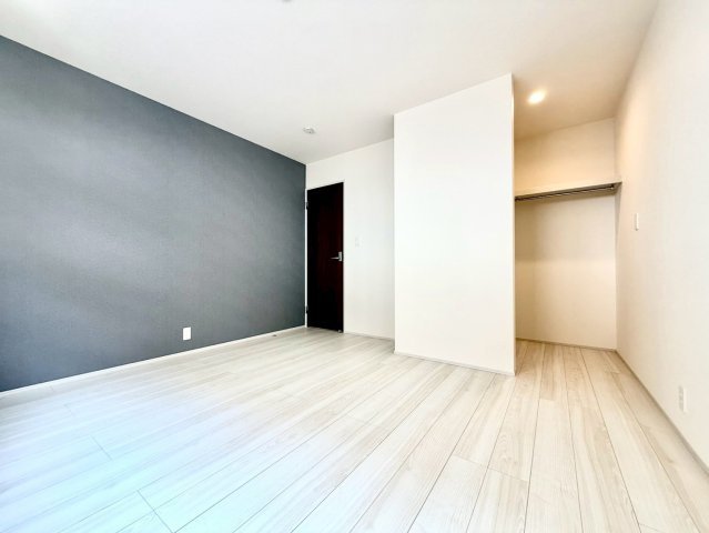 リーブルガーデンうるま市前原・５号棟の洋室|２階主寝室7.5帖＋WIC