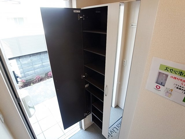 アソークコートの玄関|大型シューズＢＯＸなので沢山収納できます