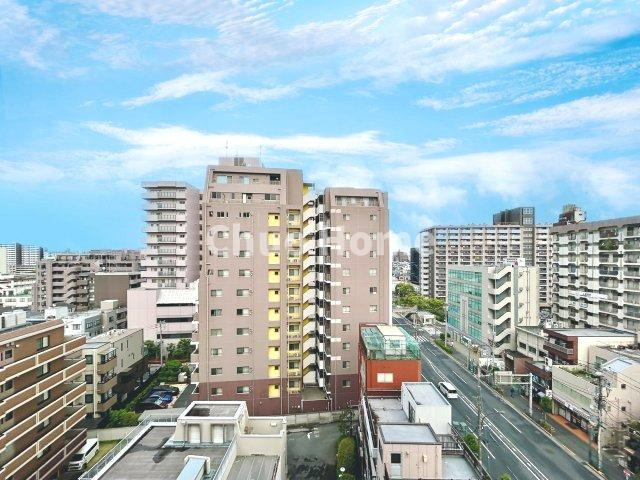 サンクタス大島の展望|手を伸ばせば、ふれることが出来そうな環境が、そのままインテリアになったような印象です。その豊かな眺望にふさわしい空間には、通風・採光にも優れ、心地よい光と風があふれています