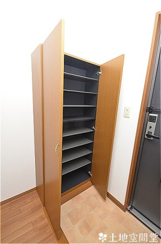 アスティオス・洞南B棟の玄関