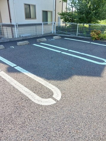 マッシモ勝佐の駐車場