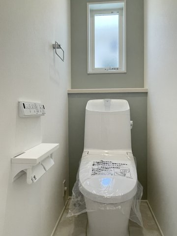 福面2丁目カーサヴェルディ一戸建てのトイレ|2階の温水洗浄便座です