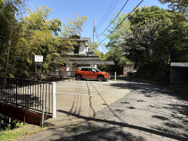 河津町　桜坂温泉別荘地の駐車場