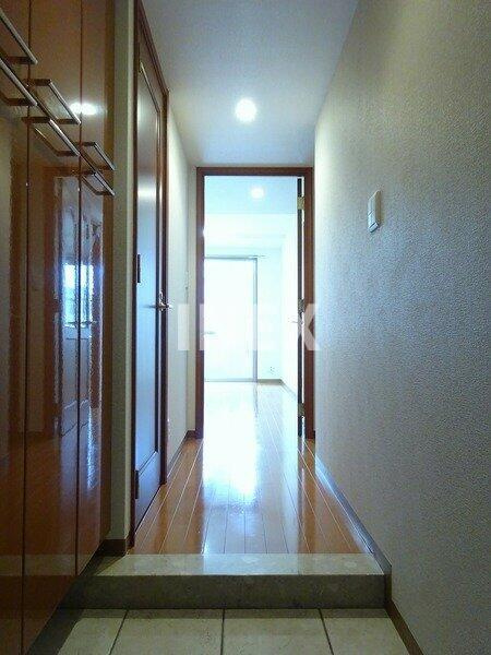 横浜市南区浦舟町５丁目の賃貸マンションの玄関