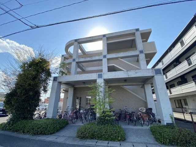ルネス下中野マンションの外観