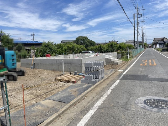高崎市新町第13（全1棟）1号棟の前面道路含む現地写真