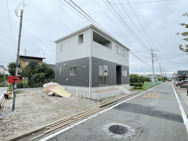 高崎市新町第13（全1棟）1号棟の前面道路含む現地写真