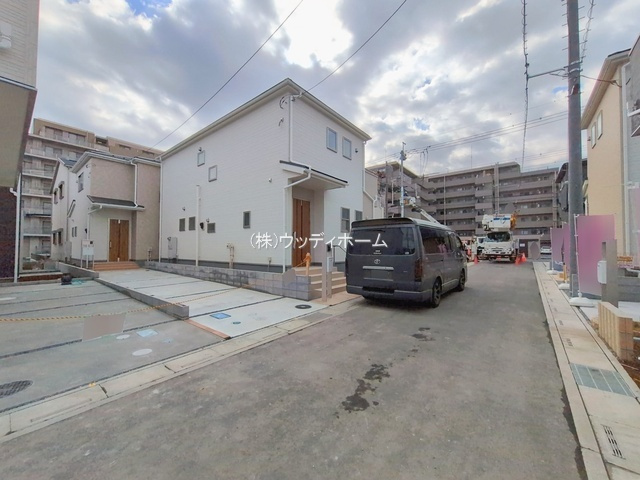 春日部市小渕　新築一戸建て　15号棟の前面道路含む現地写真