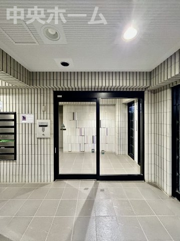 ハイネス新小岩親水公園の防犯設備|【オートロック】オートロックシステムでセキュリティ充実。当たり前ですが、安全で安心して暮らすのって大事ですよね。お探しのご条件でオートロック付きの物件を探す方も多いですがやはりセキュリティは大事です。
