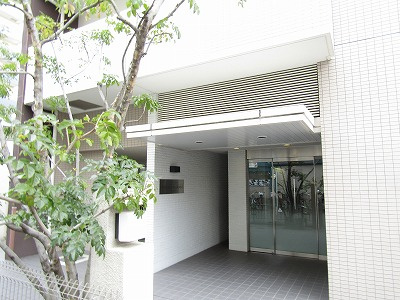 ソラージュ茨木のエントランス