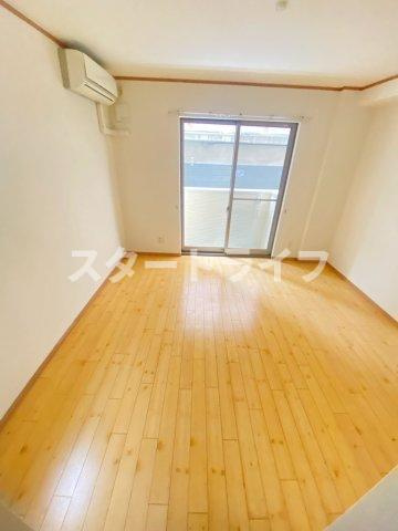 大阪市東淀川区下新庄６丁目のアパートの居間・リビング
