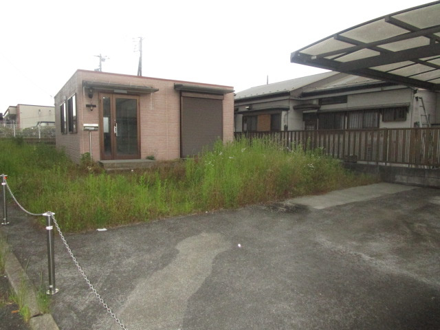 秦野市菖蒲の倉庫の外観