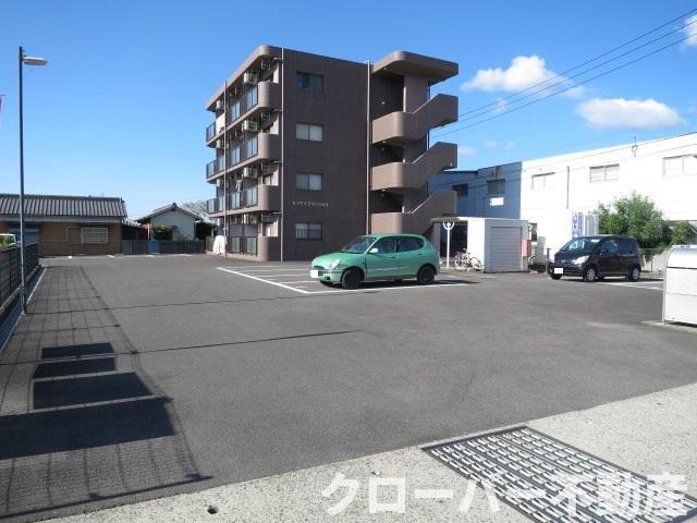 サンライズマンションの駐車場