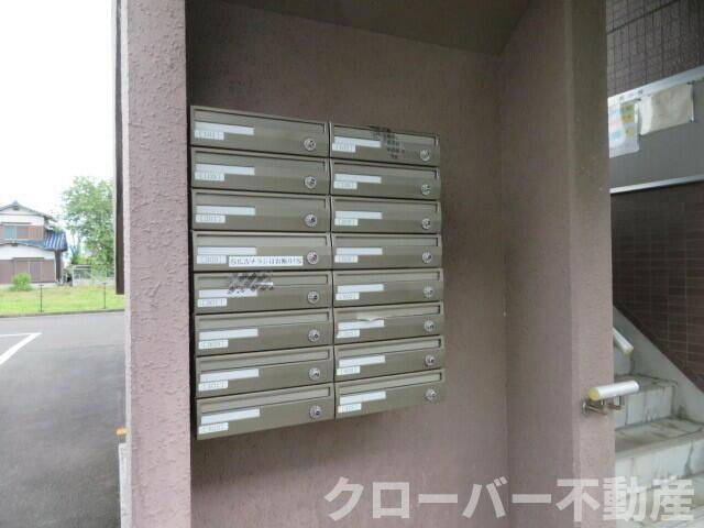 サンライズマンションのエントランス|郵便ポスト