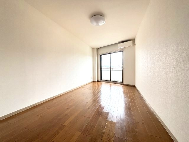 谷山ハイツの洋室