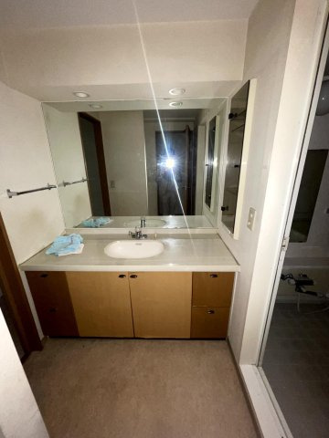 【角部屋4LDK】高知市六泉町　六泉寺ガーデンヒルズ　中古マンションの独立洗面台|2人並んでも使えるワイドな洗面台♪毎日の使いやすさを考えた水回り設備です♪