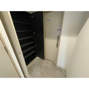 PURE RESIDENCE名駅南の玄関