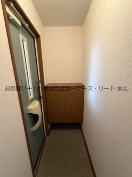 クレセント・モアの玄関
