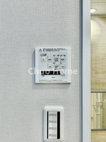 ジョイフル門前仲町第一の内装|【浴室乾燥機】暖房・冷風・換気・乾燥が可能です。毎日を快適に過ごせるうれしい機能が揃っています。雨の日の洗濯物も安心です。