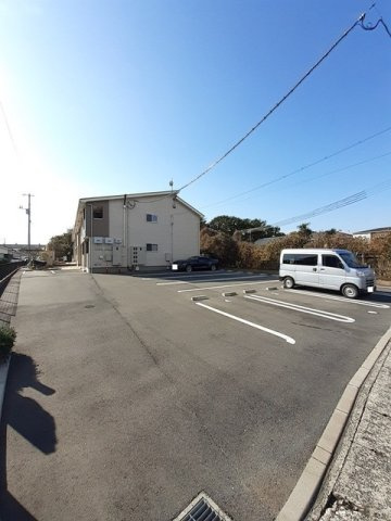 ルミエールの駐車場