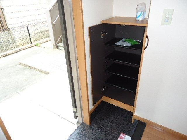グランディール和志山の玄関
