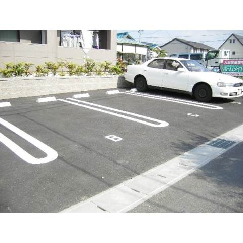 グランディール和志山の駐車場