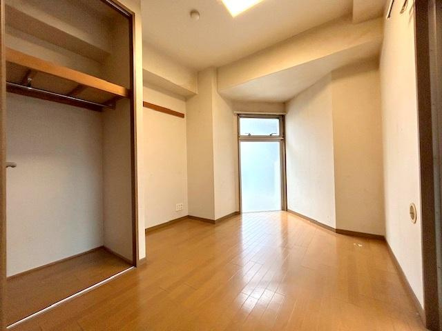 エルフラッツ萱島の寝室|洋室5.6帖
■物件内覧・資金計画相談・住宅ローン相談、リフォーム相談、お問合せ受付中■
※当日・翌日のご内覧、ご相談はお電話でのお問合せがスムーズです！