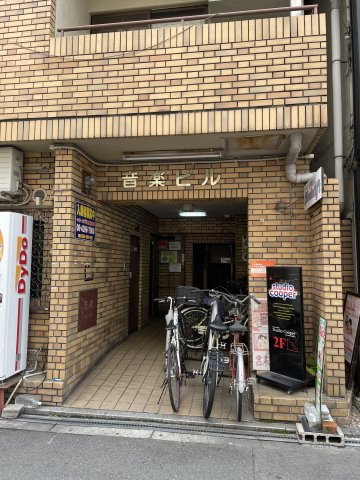 音楽ビルのエントランス|毎日通るエントランスはこのようになっています