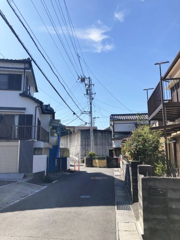 「家族を守る高性能住宅」高知市佐々木町　新築建売2の前面道路含む現地写真|閑散な住宅地です