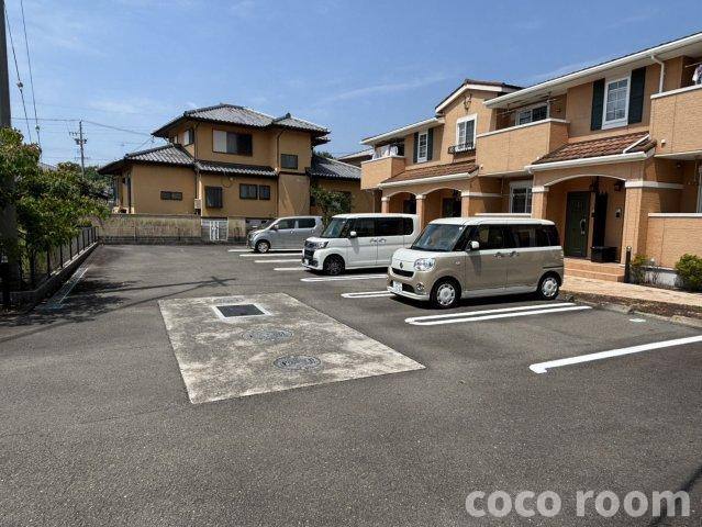 フルール２６の駐車場