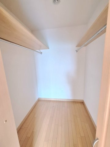 （シニア限定）コンフォート光が丘の洗面所|タオル掛け兼用ヒーター／ヒートショック対策もばっちりです。