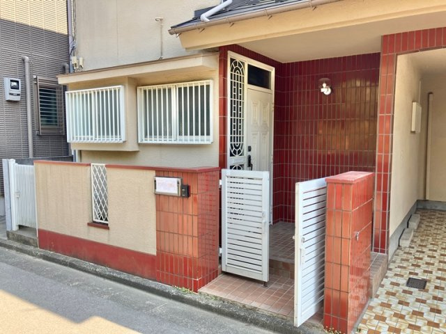 上鷺宮戸建のエントランス