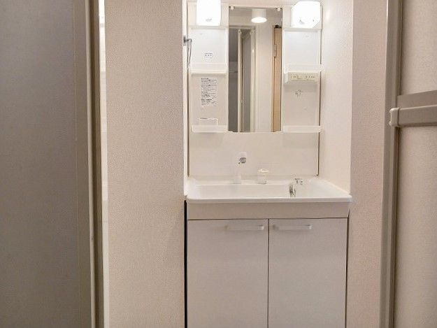 シャンティイの洗面所|忙しい朝には欠かせない洗面所です