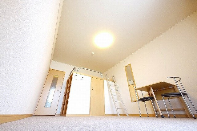 レオパレスビューヒルズテンの内装|おしゃれな内装です