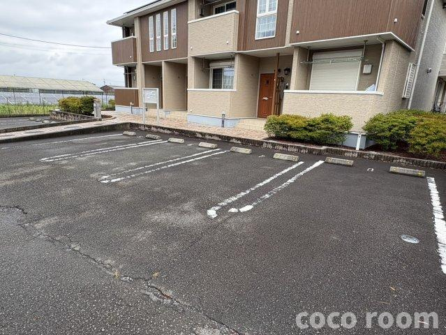 クラールの駐車場