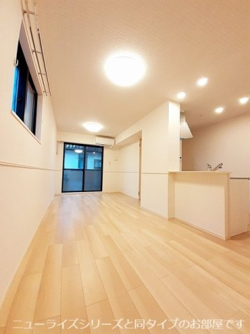 カレント　レジデンス　下増田Ⅲの居間・リビング|こちらの居間で趣味の時間をお楽しみください