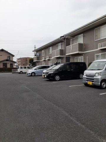ロイヤルパークＡの駐車場|駐車場完備です
