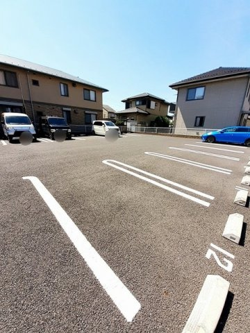 ガーデン　宮の駐車場|駐車場があります