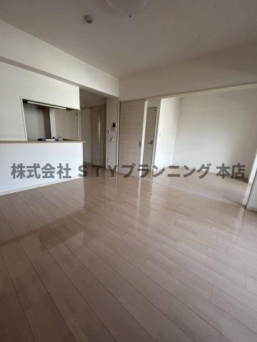 仲介手数料０円！GRANDUKE丸田町の居間・リビング