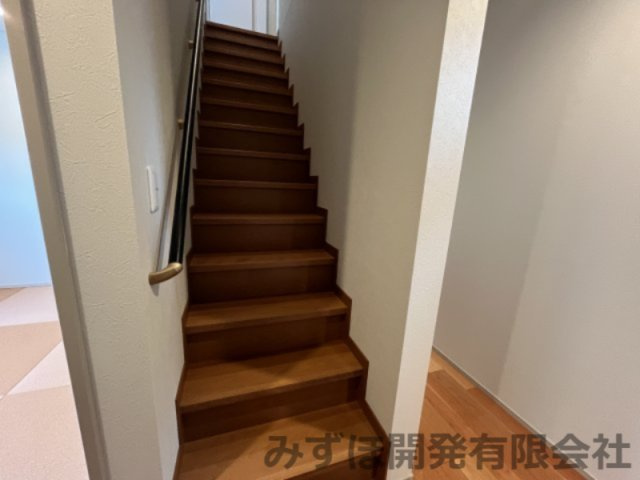 山形市緑町２丁目の新築一戸建のその他|9/11　階段