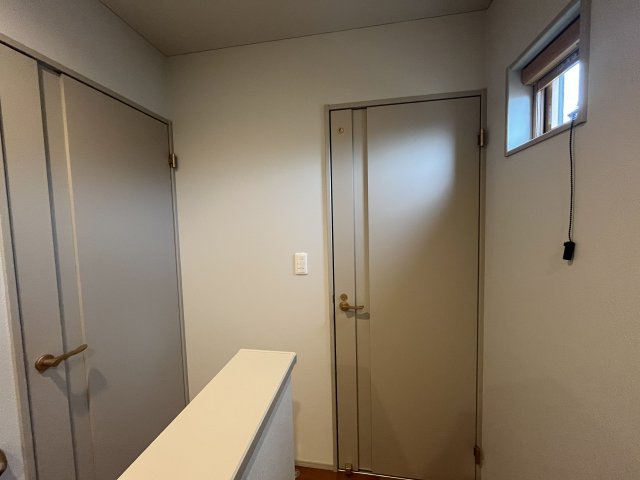 山形市緑町２丁目の新築一戸建のその他|9/11　ブルーグレー系の落ち着いた色調の建具です