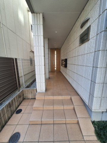 ヴィラメゾン荏原中延のエントランス