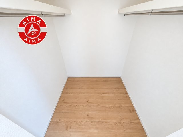 春日市昇町4丁目第1-3棟（2号棟）の収納|洋服や大きな荷物が多い方や人数の多いご家族などは、一般的なクローゼットよりもウォークインクローゼットのほうが使い勝手が良いです。