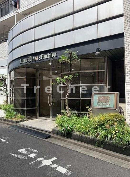 ライオンズプラザ町屋のエントランス